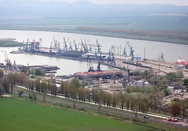 Атака на порт Рени: румынское судно попало под обстрел РФ. 
