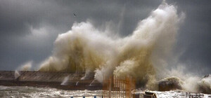В Одесі під час шторму в морі загинуло двоє людей: ще одного підлітка шукають