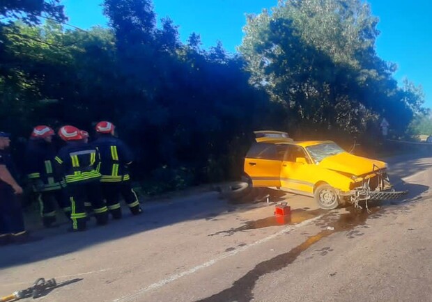 На трасі Одеса – Білгород-Дністровський зіткнулися легковики: хлопець загинув, дівчина у тяжкому стані. 