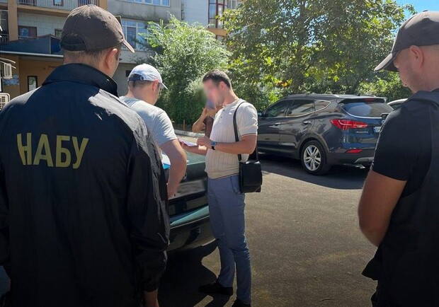 В Одессе сообщили о подозрении во взятничестве судье и адвокату. 