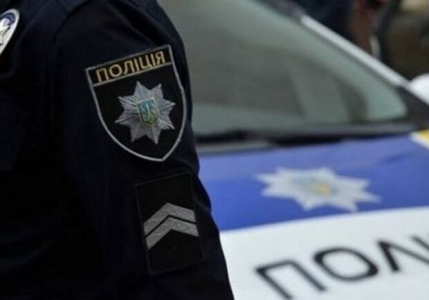 .В Одессе отстранили от работы патрульного, который ударил мужчину. 