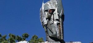 В Харькове презентовали гигантскую скульптуру из обломков ракет (фото)