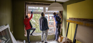 У Шевченківському районі безкоштовно замінять вікна, пошкоджені від ворожих атак: куди звертатись