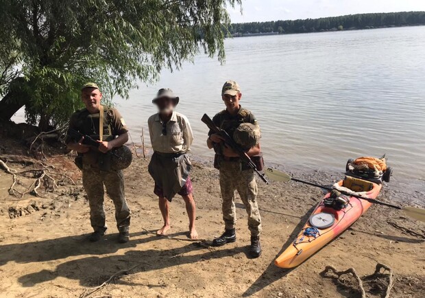 Американський турист подорожував Дунаєм на каяку і випадково перетнув Одеську область. 