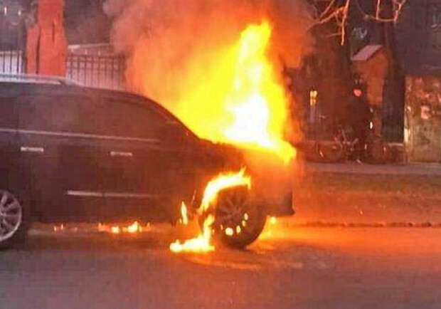 Экс-пожарный спасатель и два его собщника в Одессе поджигали авто на заказ. 