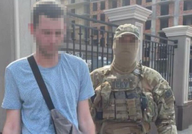 В Одесі спіймали ворожого інформатора, який намагався зламати телефон військової. 