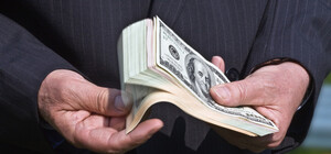 Курс валют в Украине 15 сентября 2023: сколько стоит доллар и евро