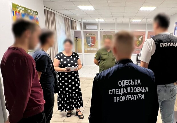 Військовослужбовець Одеського РТЦК та СП переводив бійців у небойову частину за 10 тисяч доларів. 