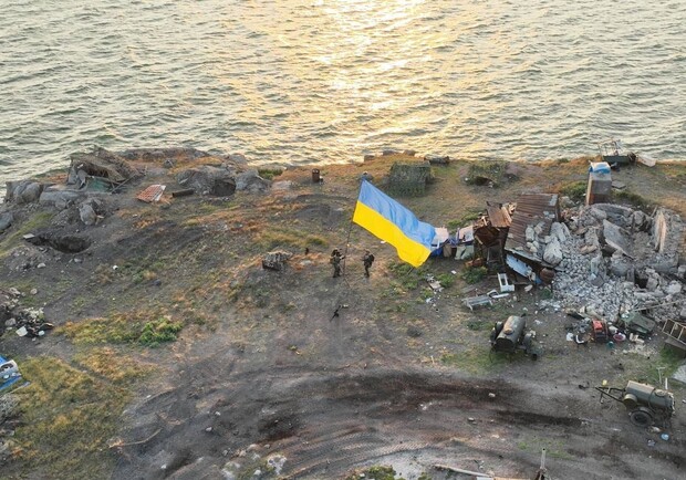 Армія РФ знову атакувала острів Зміїний Одеської області авіабомбами. 