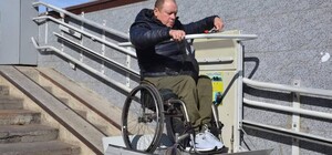 В Одессе заработали электрические подъемники для людей с инвалидностью