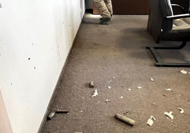 В Одессе в офисе торговой сети взорвался боеприпас который принесли как сувенир: есть пострадавшие. 