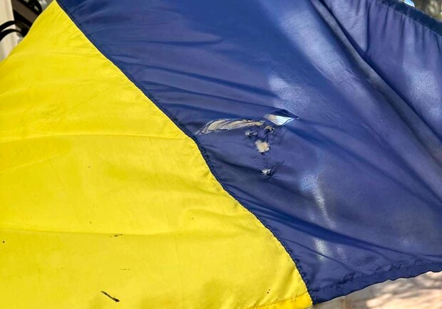 В центре Одессы 18-летний публично надругался над флагом Украины. 