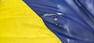 В центре Одессы 18-летний публично надругался над флагом Украины