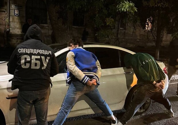 В Одесі злочинне угруповання займалося вимаганням та розбоєм. 