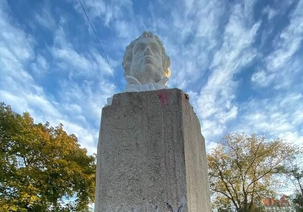 Снеси меня: в Одесской области обрисовали памятник Пушкину. 