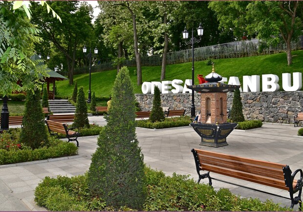 В Одессе объявили новый тендер на ремонт скамеек в Стамбульском парке на 358 тысяч. 