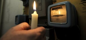 У Дніпропетровській області бабусям-переселенкам комунальні служби відрізали світло