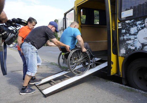 Наскільки одеський транспорт пристосований для перевезення людей у колісному кріслі: результати перевірки. 