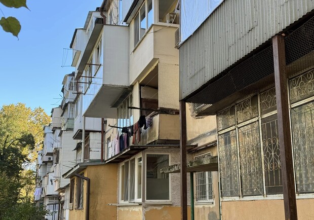 Мистецтво чи рагулізм: як виглядають балкони на одеських Черьомушках. 