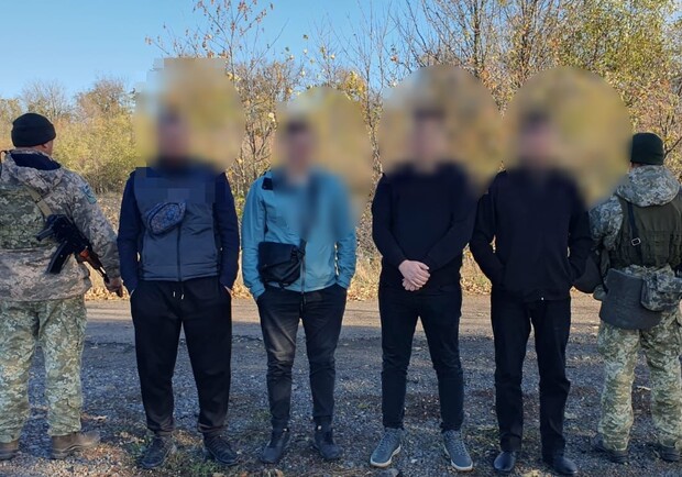 Намагалися незаконно перетнути кордон: на Одещині затримали дві групи ухилянтів. 