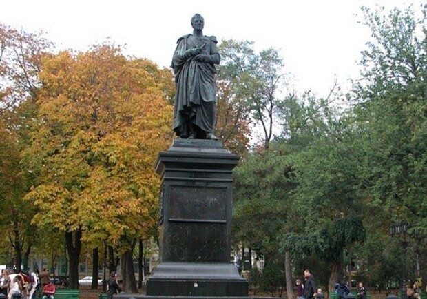 В Одесі можуть демонтувати пам'ятники Пушкіну та Воронцову, а Ізмаїлі – пам'ятник Суворову. 