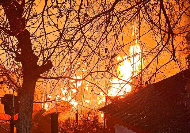 В Одесской области горели деревянные сооружения: могли взорваться газовые баллоны. 