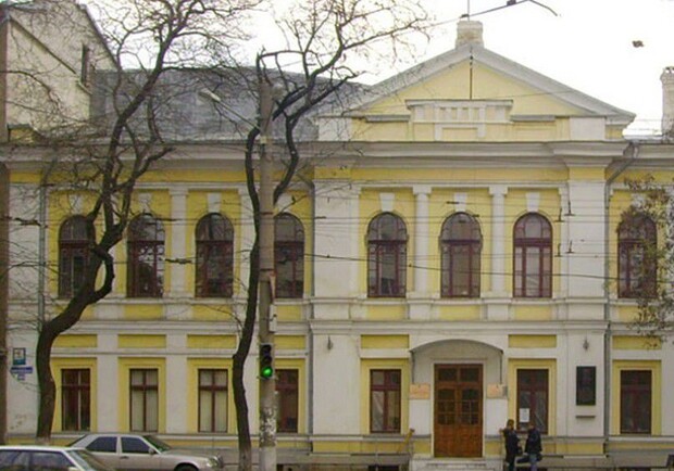 В одеській академії знайшли факультет-привид, декан якого отримав понад мільйон. 