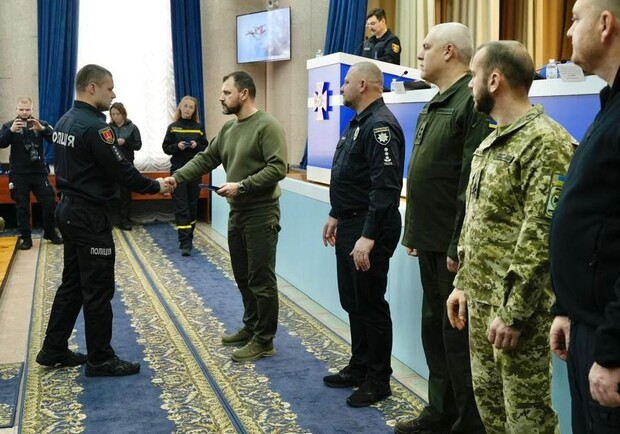 В Одессе наградили подразделения МВД, которые ликвидировали последствия непогоды. 