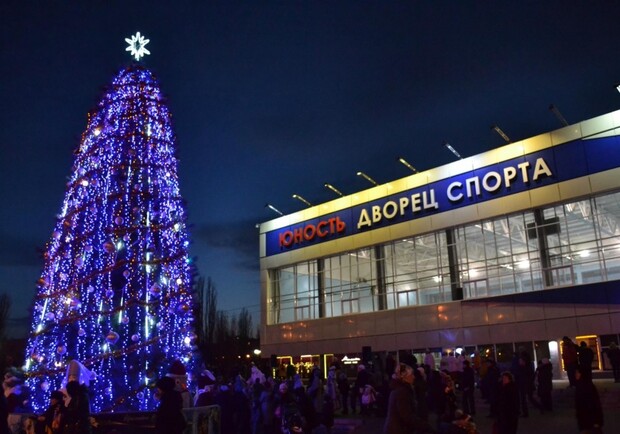 У Чорноморську під Одесою відмовилися встановлювати новорічну ялинку. 