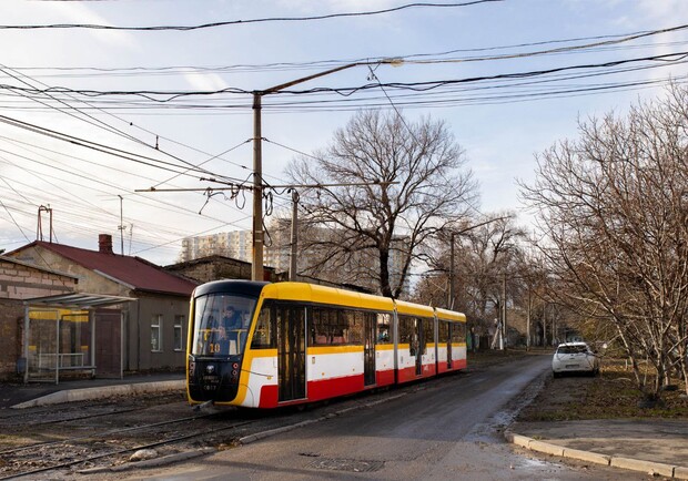 В Одессе трамвай-длинномер "Одиссей МАХ" стал курсировать по новому маршруту. 