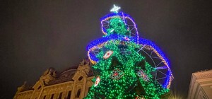 В Одесі запалили головну новорічну ялинку міста