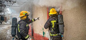 В Одесской области горели жилой дом и аптека: пожарные спасли двух младенцев