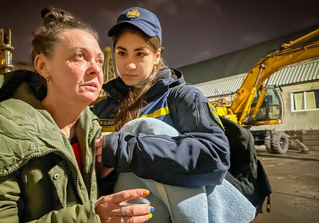 ДСНС: у пошкодженому уламками дронів гуртожитку в Одесі було багато людей у стресовому стані. 