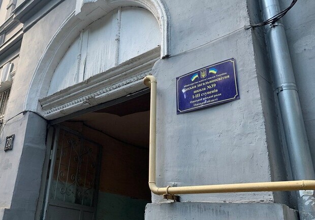 В Одесі знову оголосили тендер на ремонт школи за 109 мільйонів гривень. 