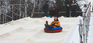 В Запорожье открывается новогодний городок с елкой и тюбинговой горкой