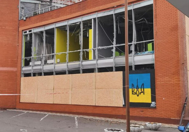Закрыли фанерой: на проспекте Шевченко восстановили граффити в поддержку украинских военнопленных. 