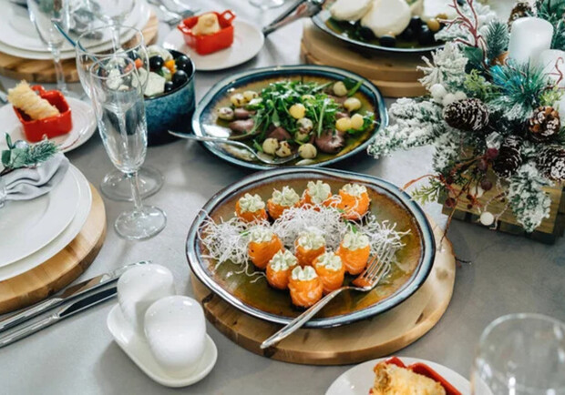 Відпочинь у свята від готування: які служби доставки працюватимуть в Одесі на Новий рік. 