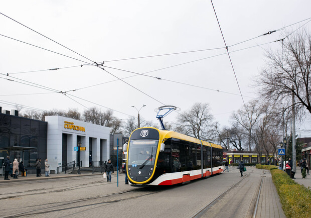 До Одеси доставили перший новий трамвайний вагон "Татра-Південь": його вже тестують. 