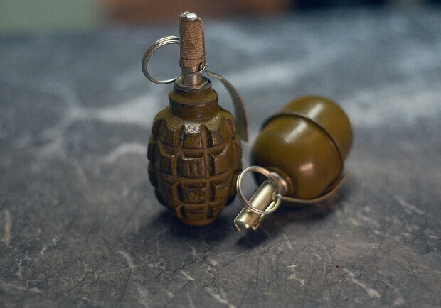 В Одессе задержали мужчину, который "игрался" с боевой гранатой. 