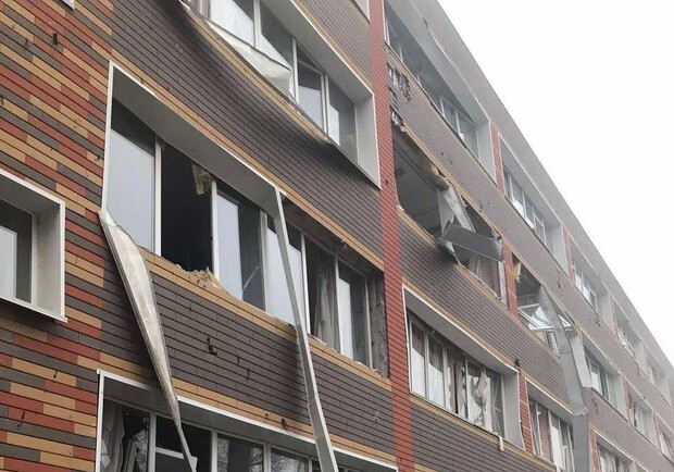 В Одессе в результате утренней атаки повреждена школа: фото и видео. 