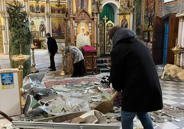 Во время обстрела Одессы священнослужителя едва не прибило потолком. 