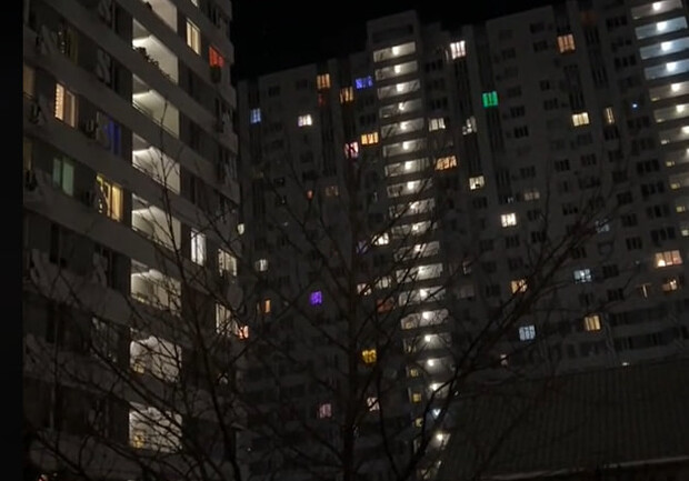 Кричали и пели из окон: как жители многоэтажек в Одессе встречали Новый год под обстрелы. 