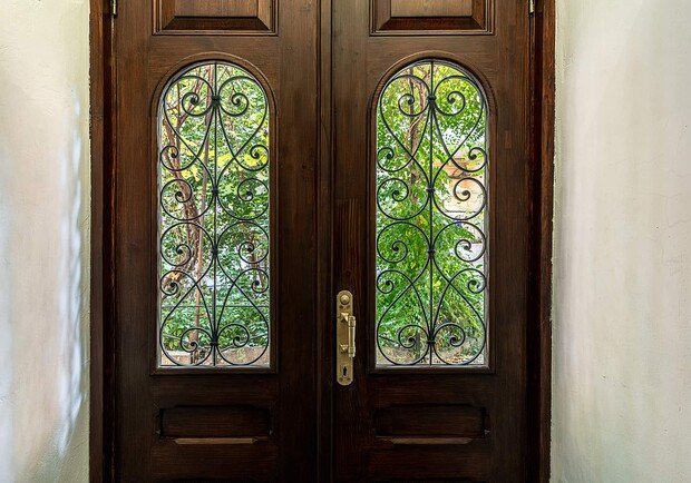В Одесі відреставрували ще одні старовинні двері. 
