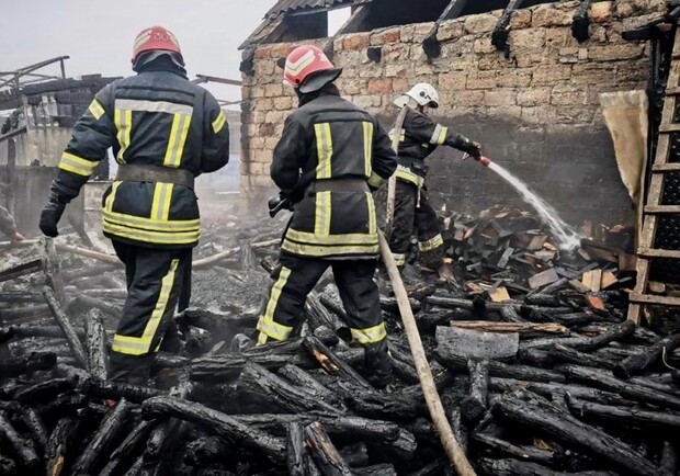 На Одещині спалахнули пожежі у житлових секторах: загинула жінка. 