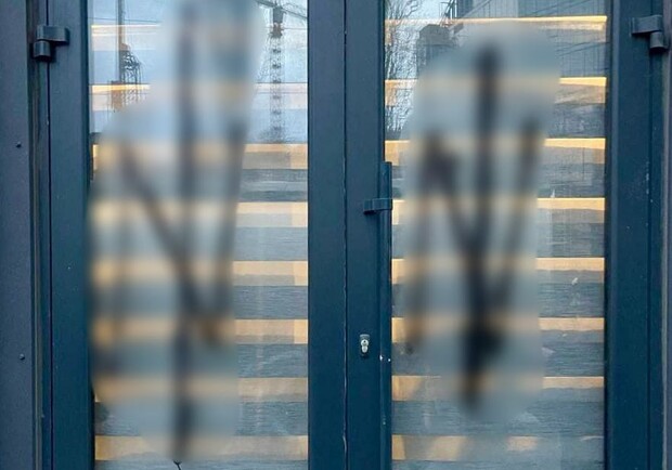 В Одесі затримали 15-річного школяра, який розмалював двері Єврейської громади. 