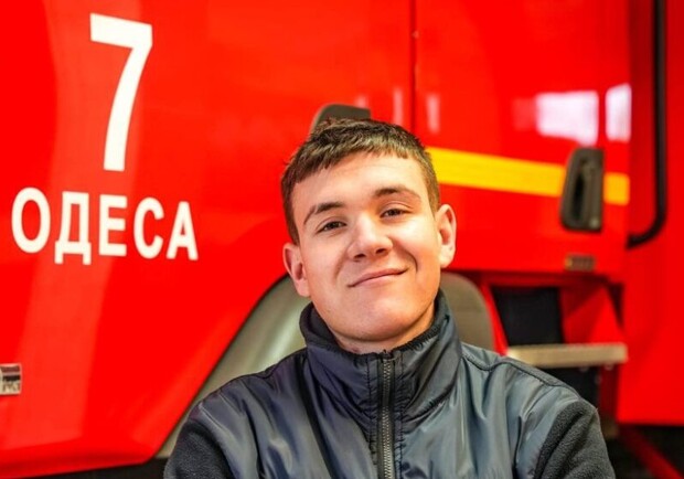 Син рятувальника, який загинув під час пожежі у коледжі на Троїцькій, служить у ДСНС. 