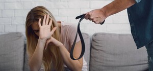 У Львівській області чоловік вчиняв домашнє насильство над колишньою дружиною та тещею