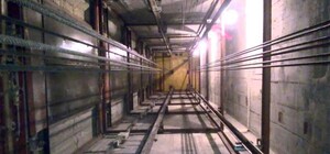 Прыгнула в шахту лифта: девушка из Днепропетровской области пыталась совершить самоубийство