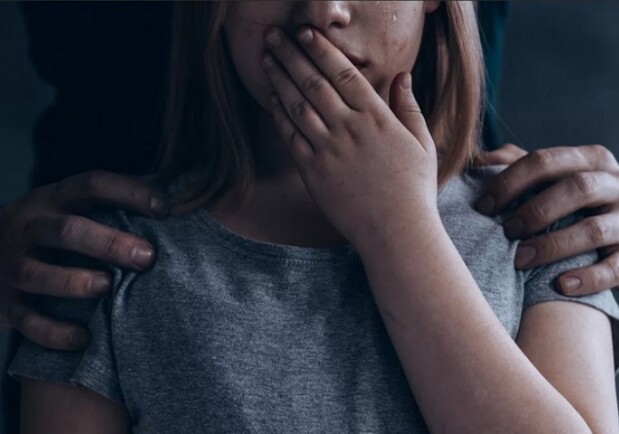Жителя Одеської області судитимуть за зґвалтування неповнолітньої падчерки. 