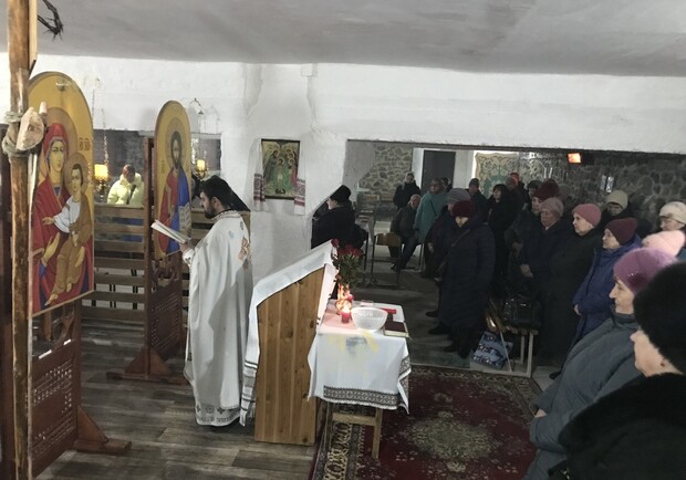 Богослужения в подвале: в Одесской области в убежище для школьников организовали католическую церковь. 